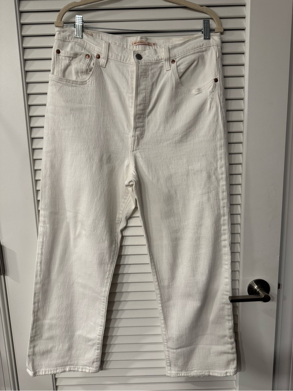 Levi's White Cropped Ankle Jeans